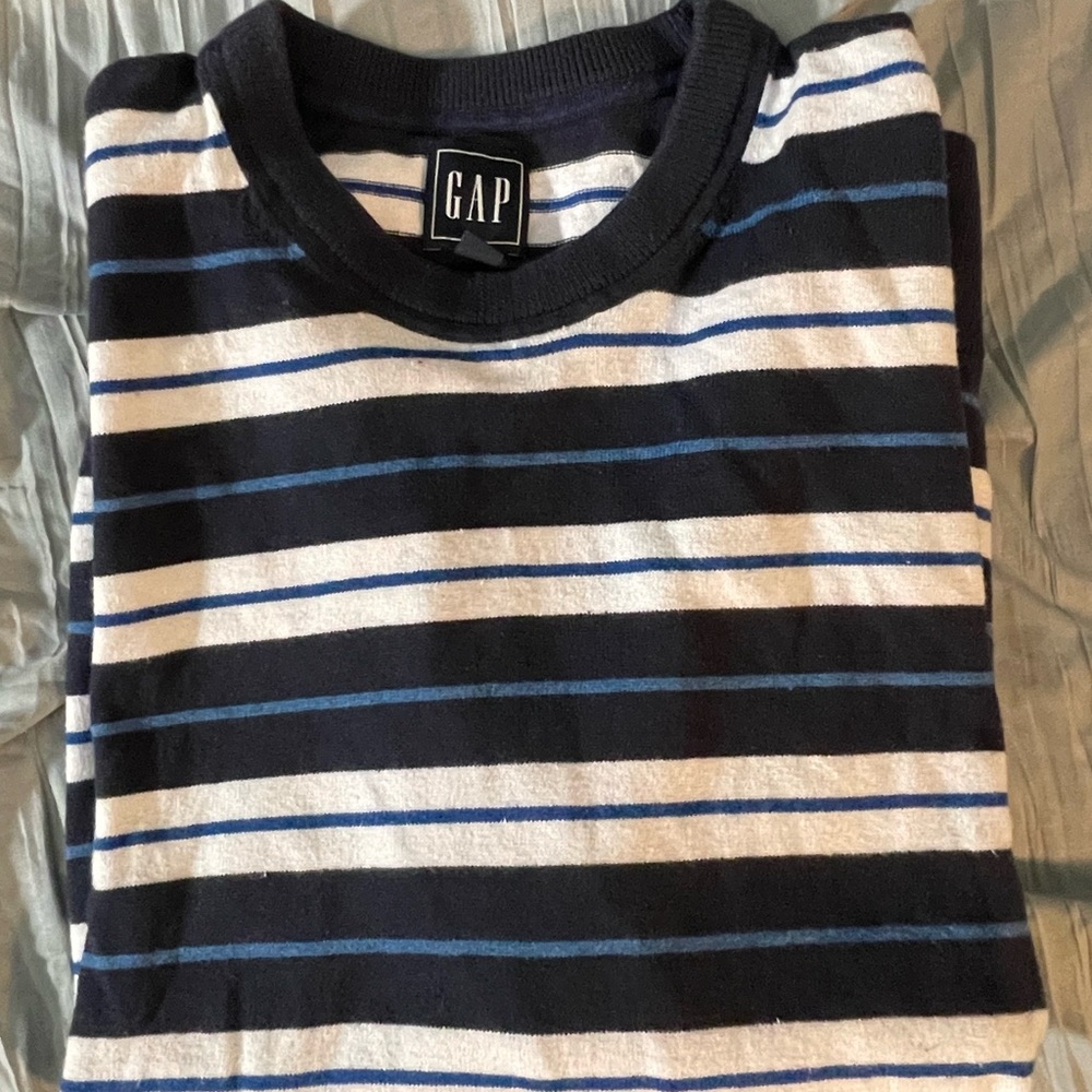 Bundle of 3 GAP shirts. - Picture 8 of 12